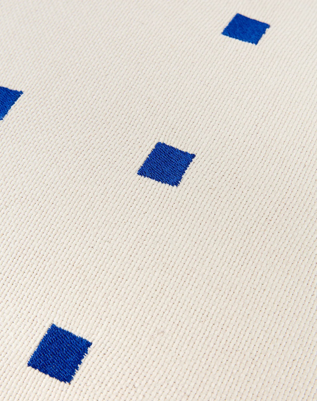 Nobodinoz 刺繡方形抱枕 藍色 細節與情境照